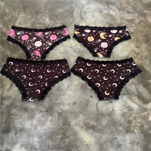NWOT, cute, all over star, moons and smiling faces, 4 small hipster panties, K9 - Picture 2 of 2